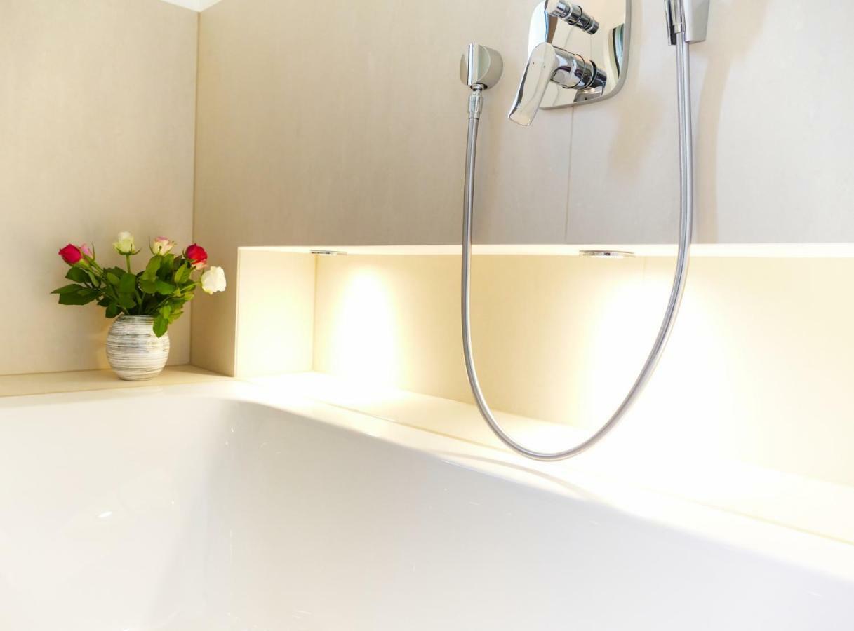 Grosses Apartment Im Zentrum Von Dresden, 2 Schlafzimmer, 2 Baeder, Balkon Eksteriør billede