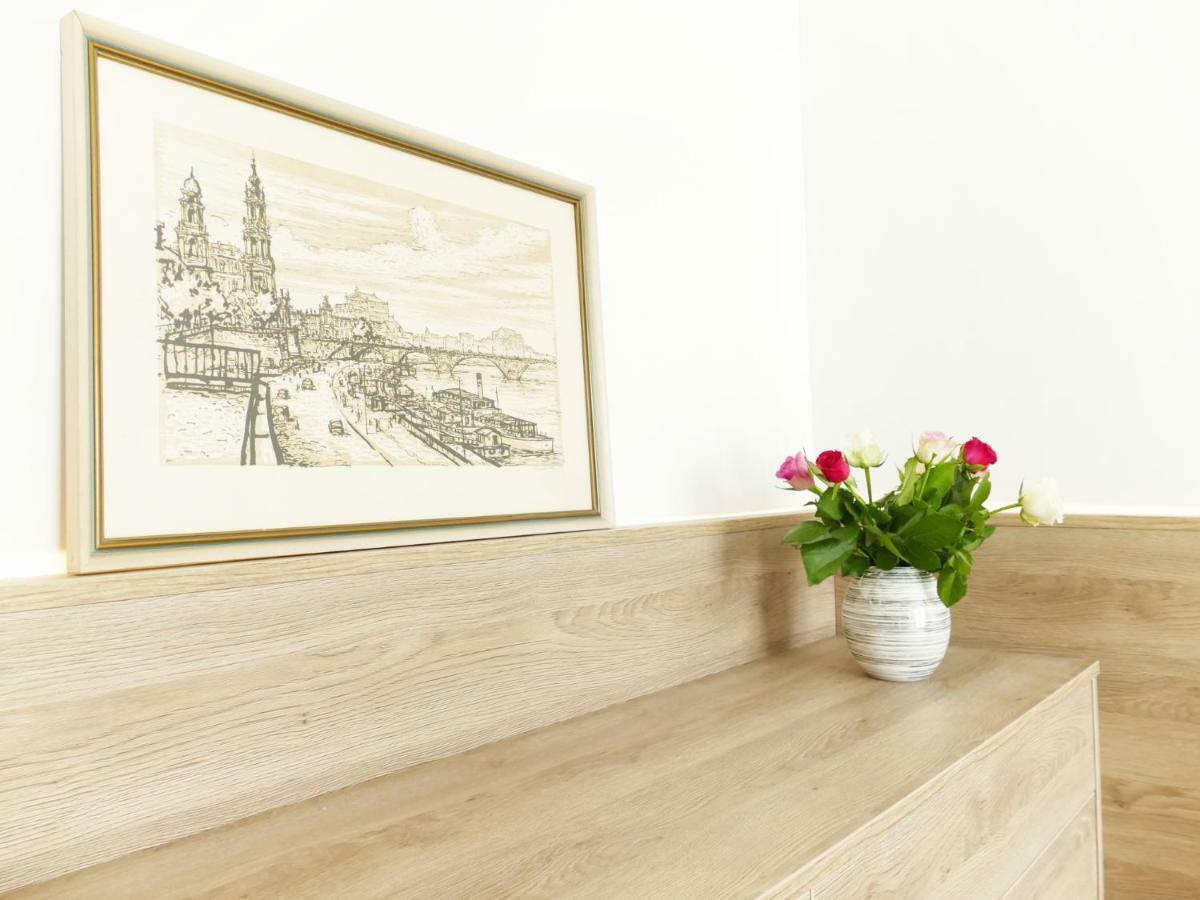 Grosses Apartment Im Zentrum Von Dresden, 2 Schlafzimmer, 2 Baeder, Balkon Eksteriør billede